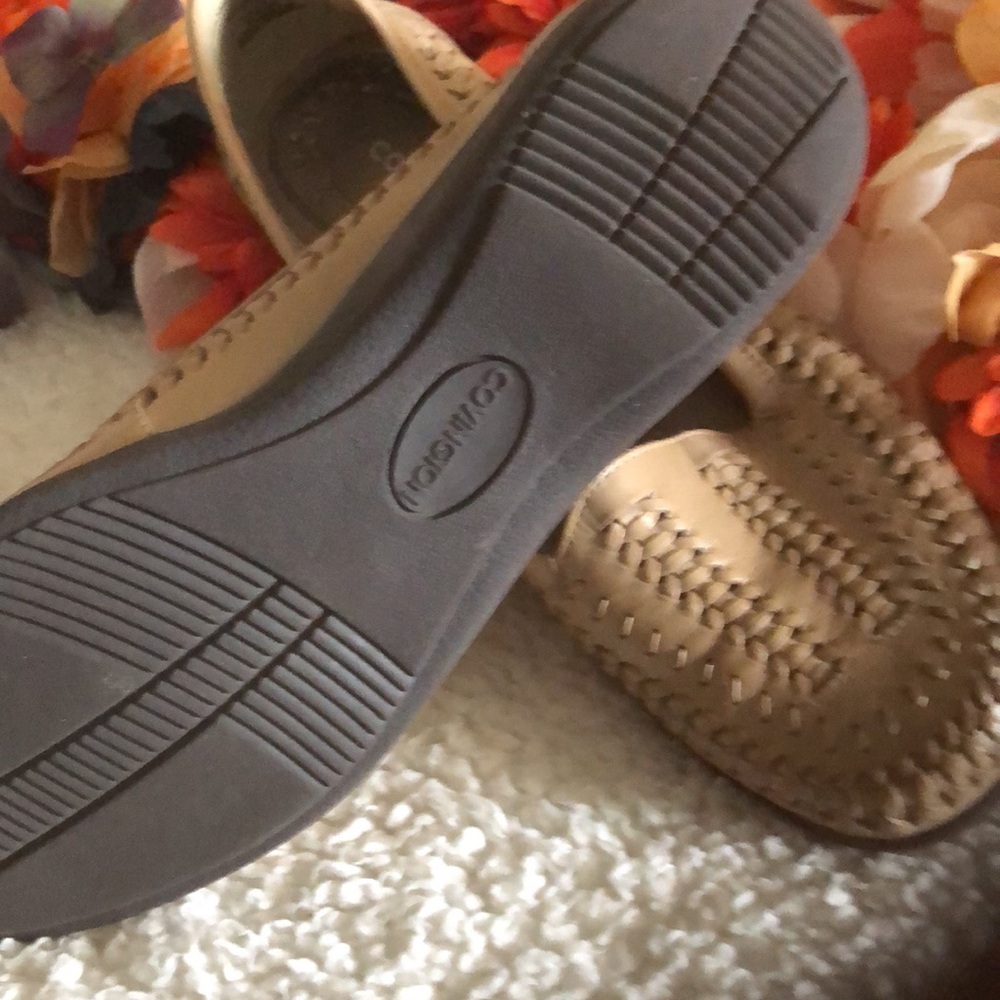 Covington slip on. Size 7 M - Picture 3 of 5